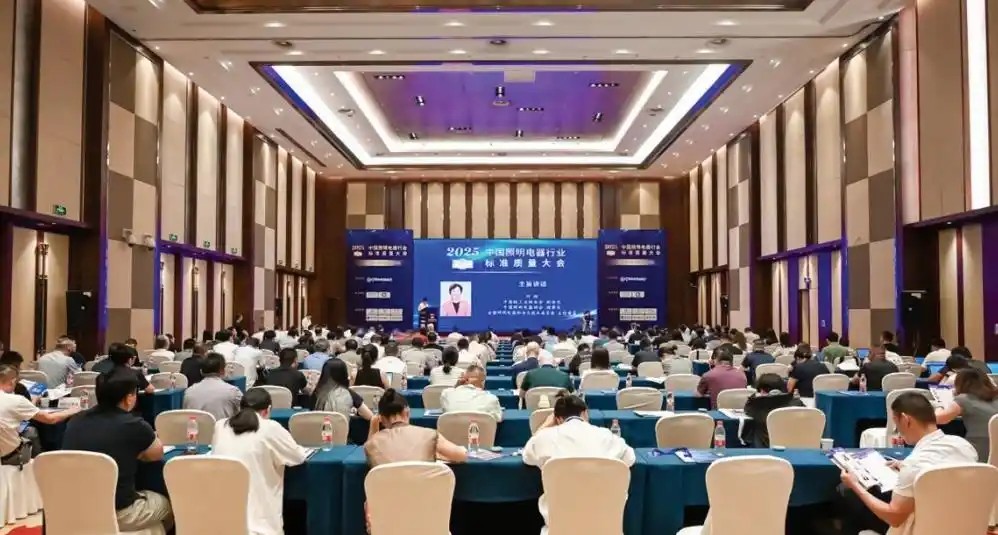 Лидируя в светотехнической отрасли, обеспечивая стандартное качество